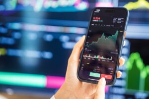 The Psychology of Risk: 3 Institutional Financial Lessons Every Singaporean Investor Must Learn to Survive a Volatile Market